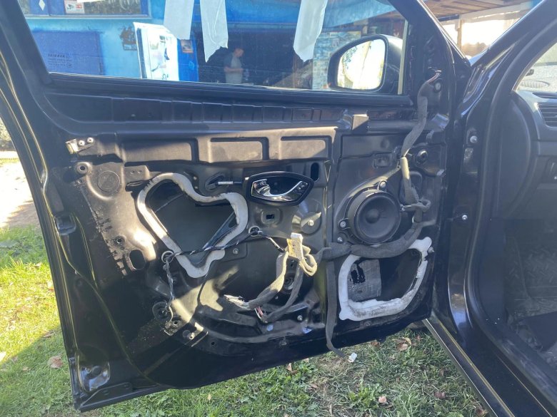 Передняя дверь рено флюенс 2012 без обшивки