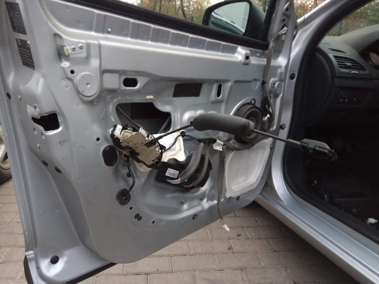 Рено Меган 2 водительская дверь