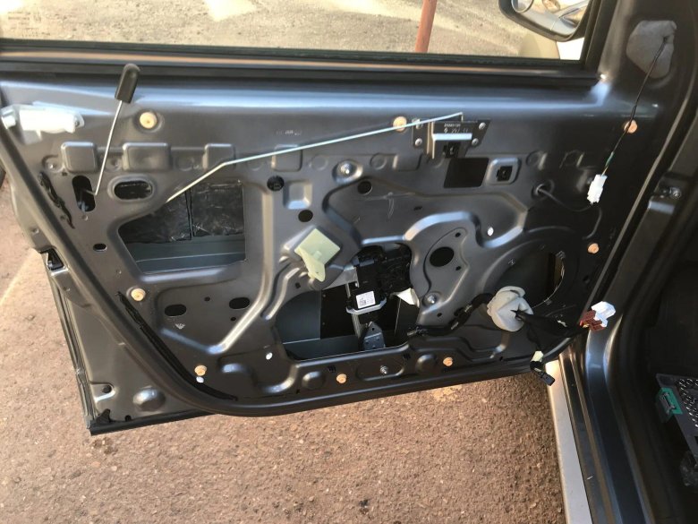 Шумоизоляция дверей Рено Логан 1