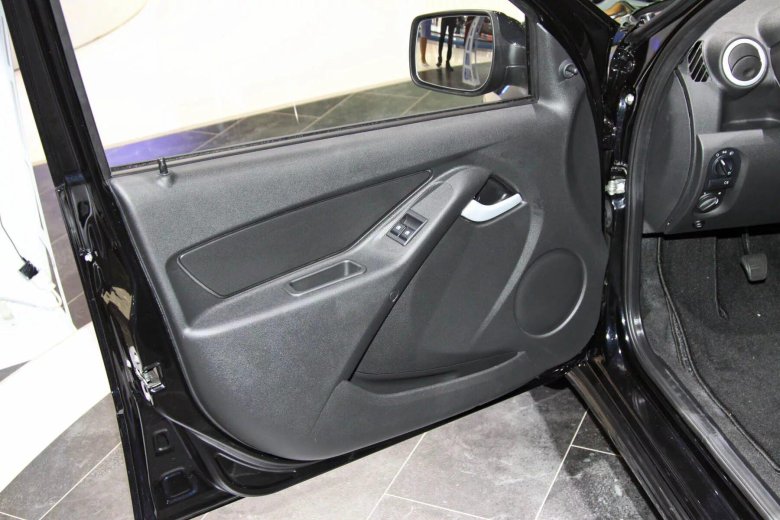 Дверь Lada Granta