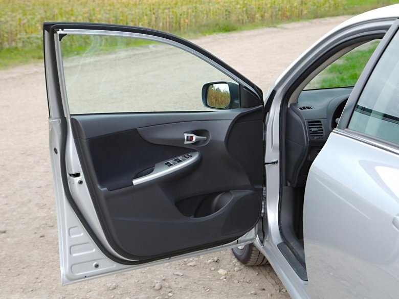 Дверь автомобиля