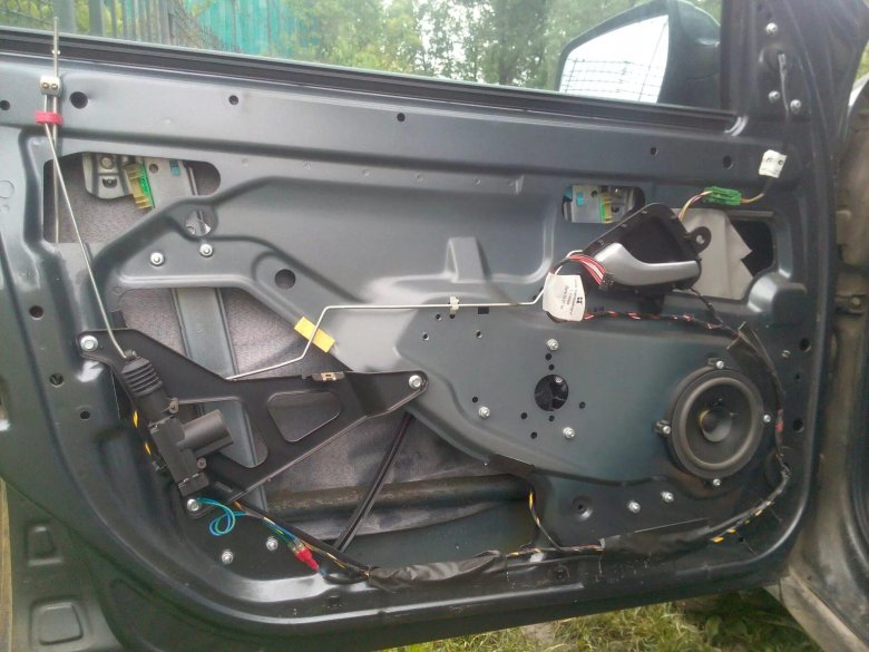 Задняя левая дверь Лада Калина 1 изнутри