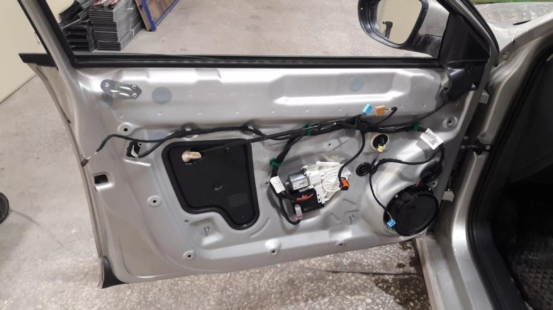 Замок двери Фольксваген Джетта 6