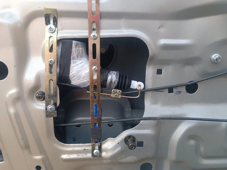 Замена активатор двери Toyota BB