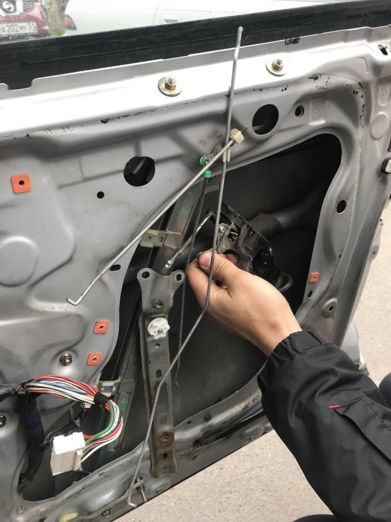 Центральный замок в водительской двери Нива Шевроле