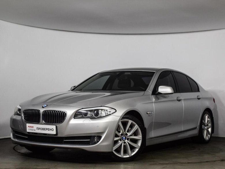 БМВ 5 серия серебристая