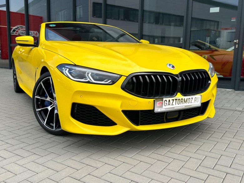 Желтая бмв