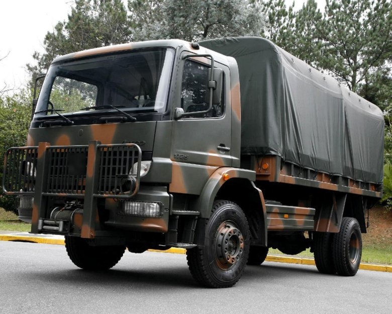 Грузовик Мерседес 4x4