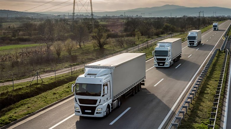 Грузовик на дороге