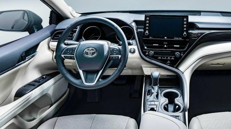 Камри 3.5 2022 салон