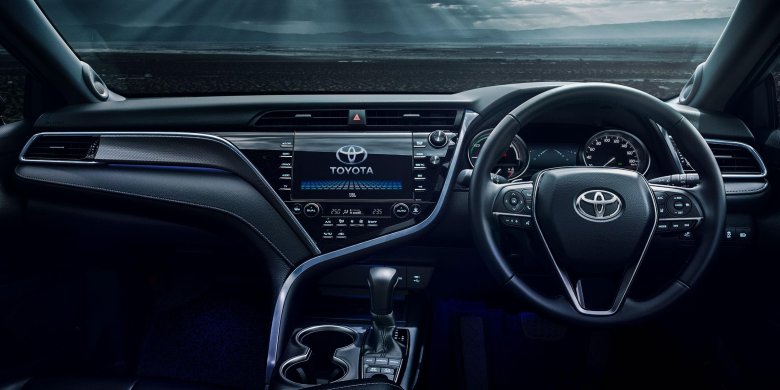 Тойота Камри 2022 салон