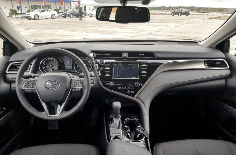 Toyota Camry 2018 салон