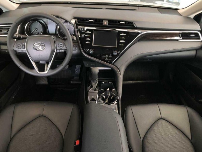 Toyota Camry 2018 комплектации