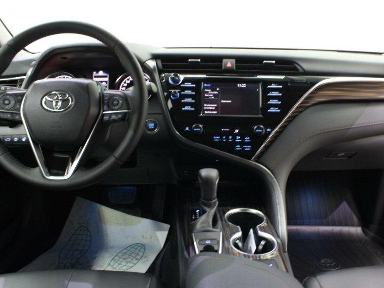 Тойота Камри в 70 комплектация стандарт