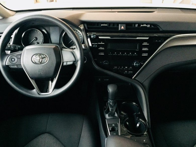 Тойота Камри в 70 комплектация стандарт