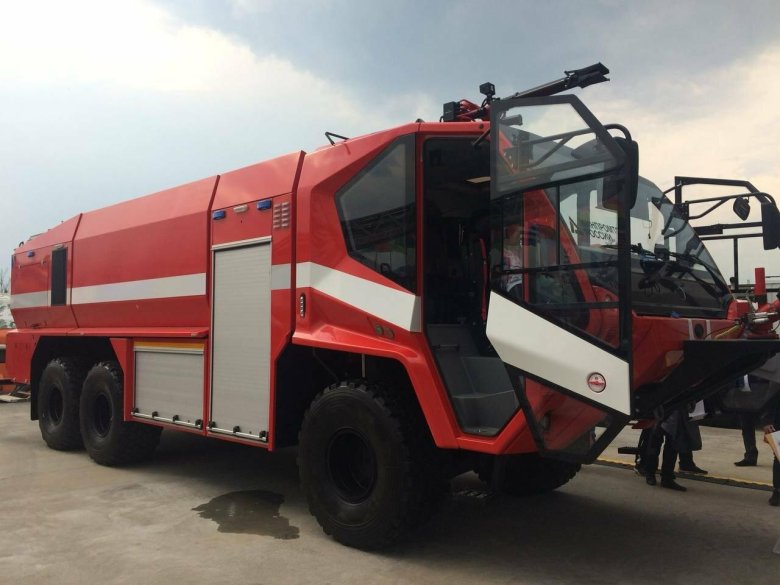 Новая пожарная машина для аэродромов баз-8080