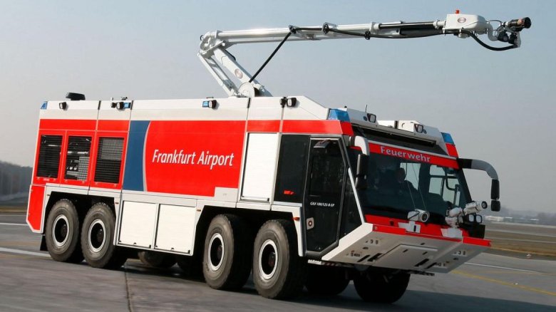 Аэродромная пожарная машина Аэродромная пожарная машина