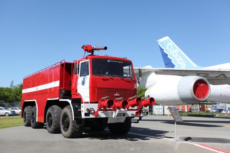 Аэродромная пожарная машина Аэродромная пожарная машина