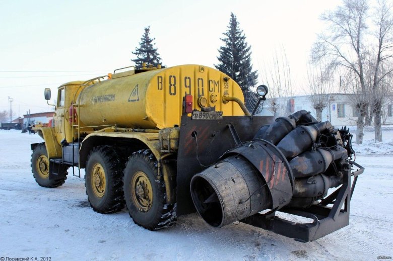 Аэродромный очиститель ВПП КРАЗ-255 Горыныч