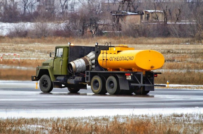 Аэродромный очиститель ВПП КРАЗ-255 Горыныч