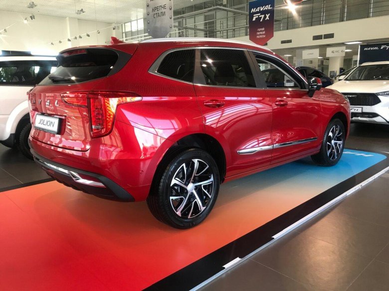 Haval Jolion красный