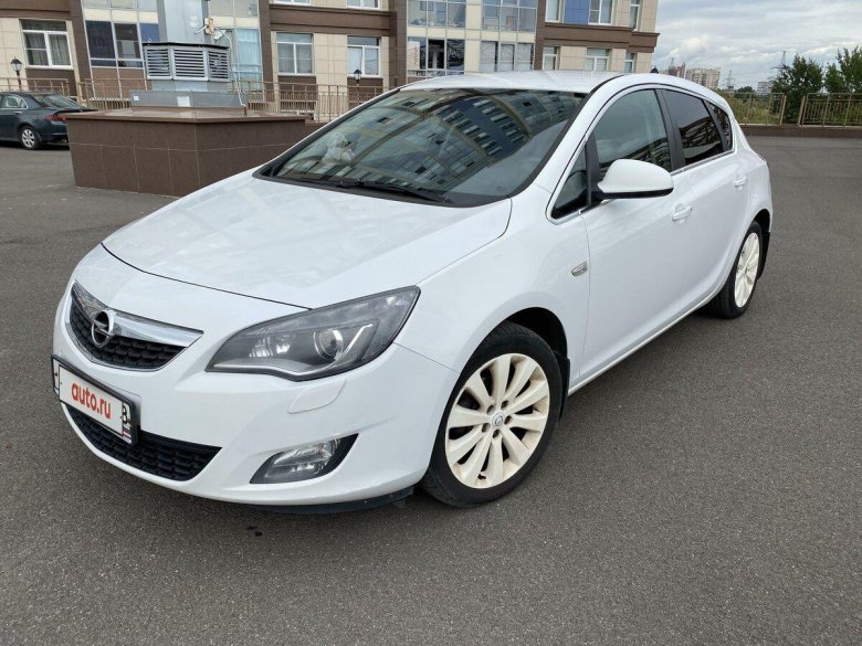 Opel Astra j белая