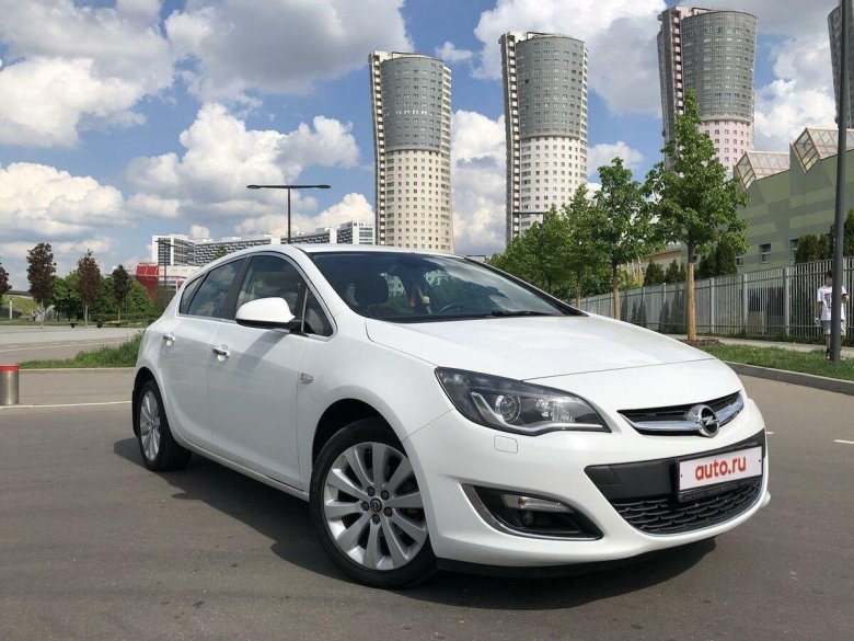 Опель хэтчбек белый