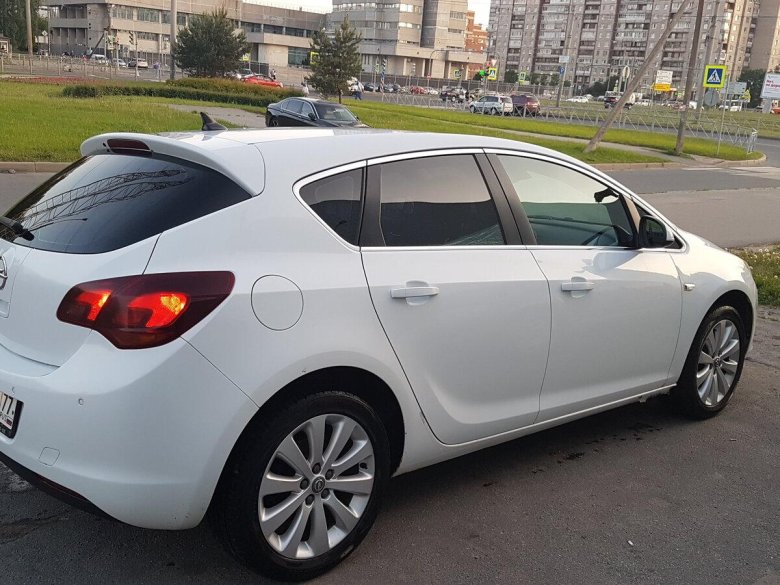 Opel astra j хэтчбек