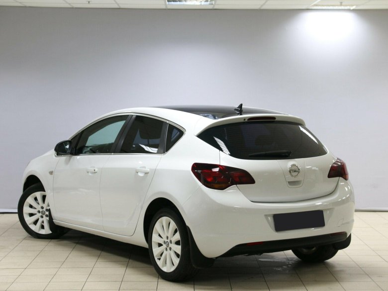 Opel Astra j 2011