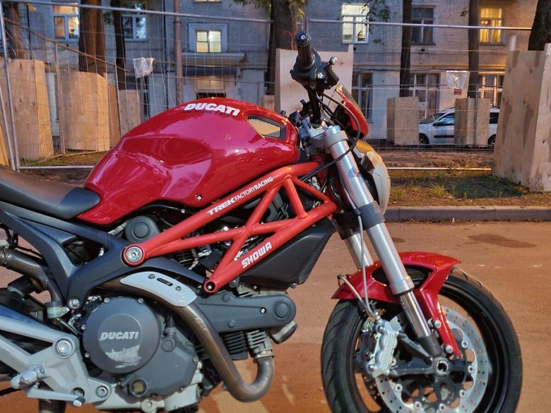 Дукати монстр 796