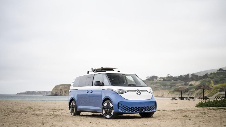 Минивэн на море