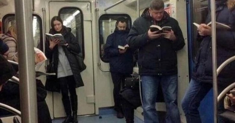 Люди в метро