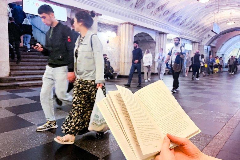 Человек в метро