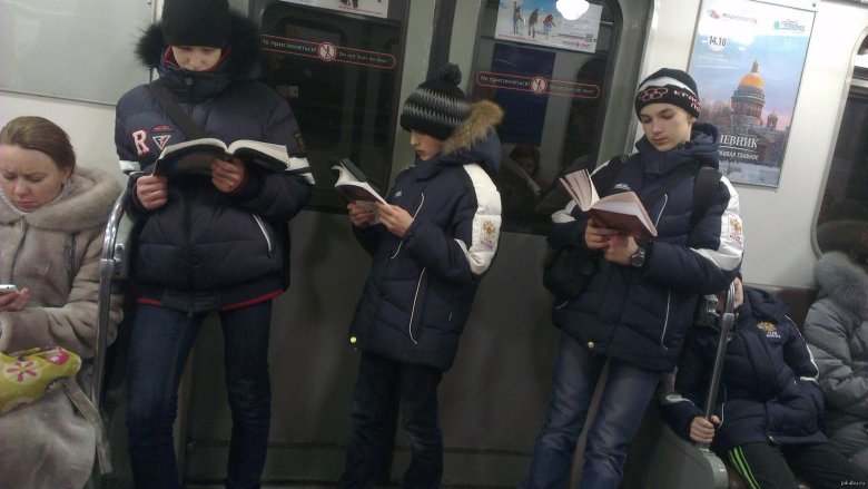 Чтение в Московском метро