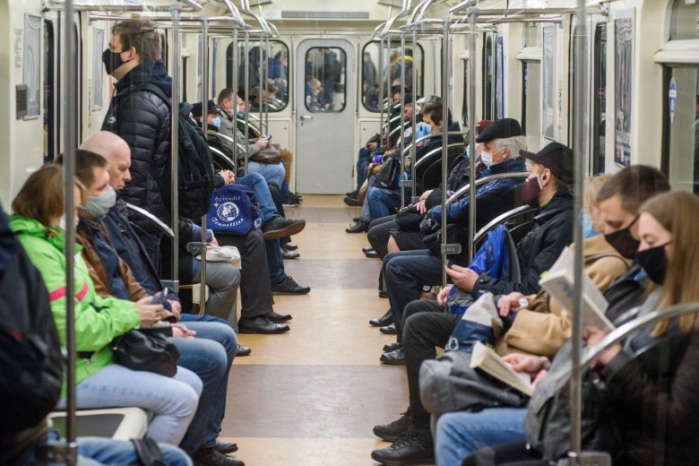 Люди в метро