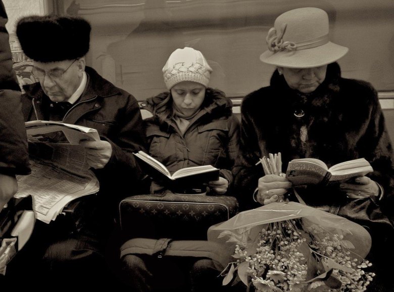 Чтение в метро СССР