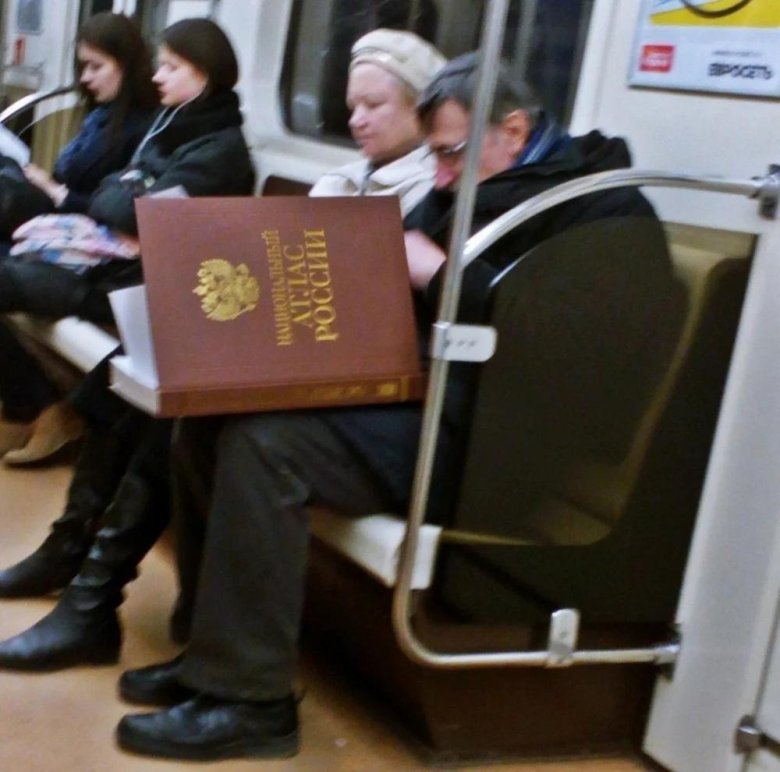 Прикольные книжки в метро