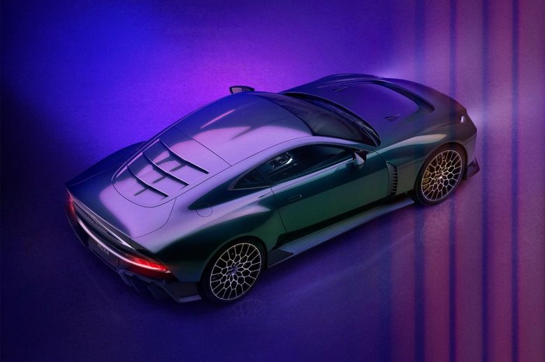 Астон Мартин Валор