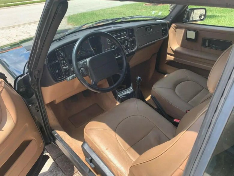 Saab 900 Interior