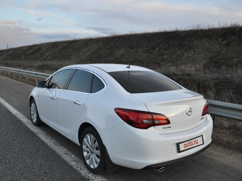 Opel Astra j 2013 седан