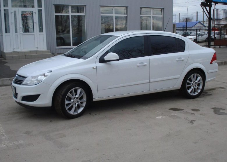 Opel Astra 2008 h белая