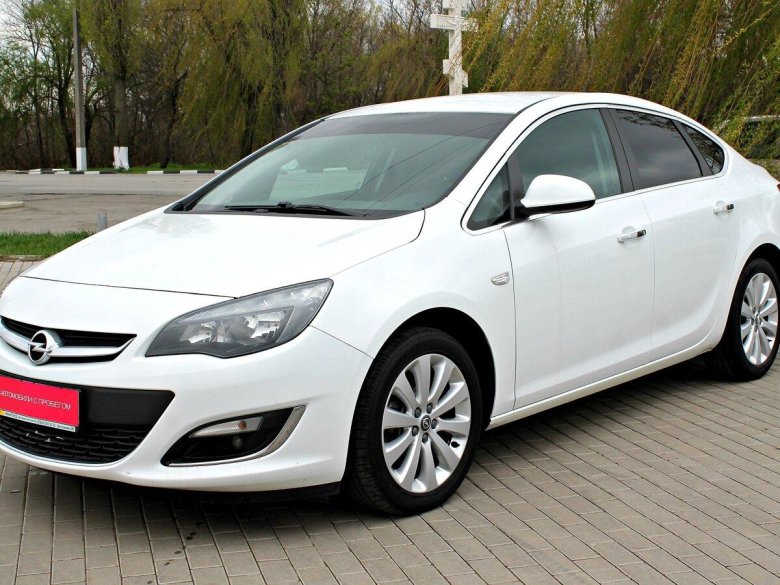 Опель Астра j 2013 седан