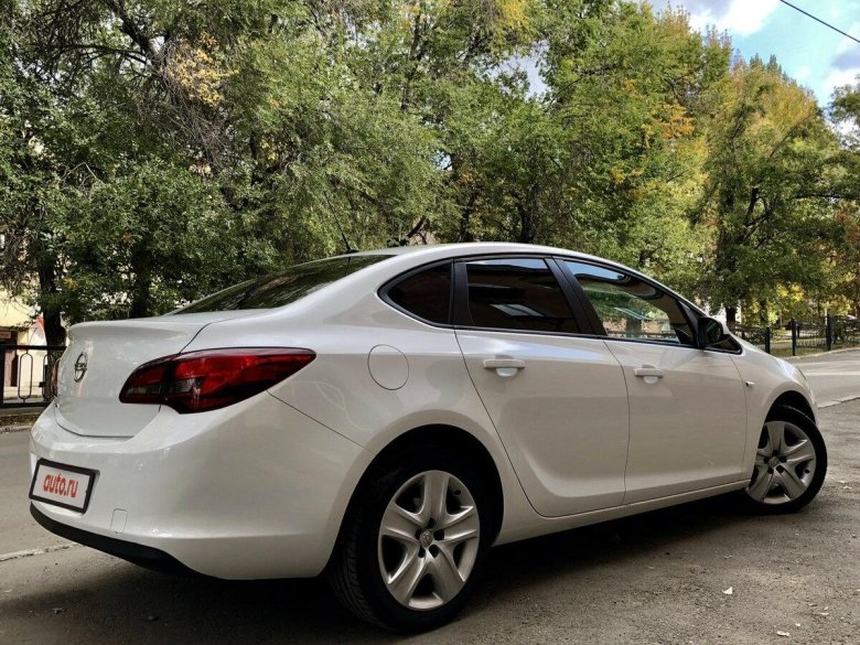 Opel Astra j 2013 седан