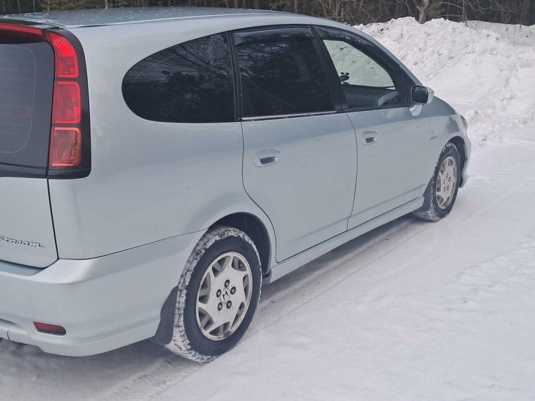 Хонда стрим 2001