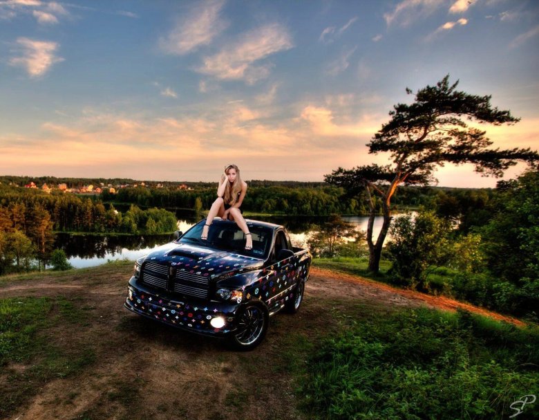 Додж черный джип