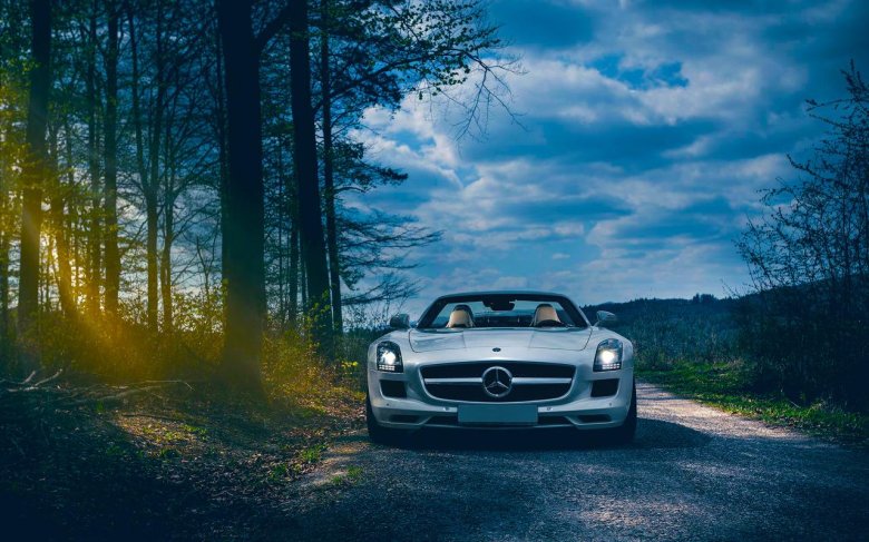 Автомобиль на природе