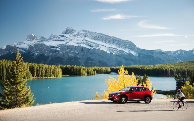 Пейзаж с машиной