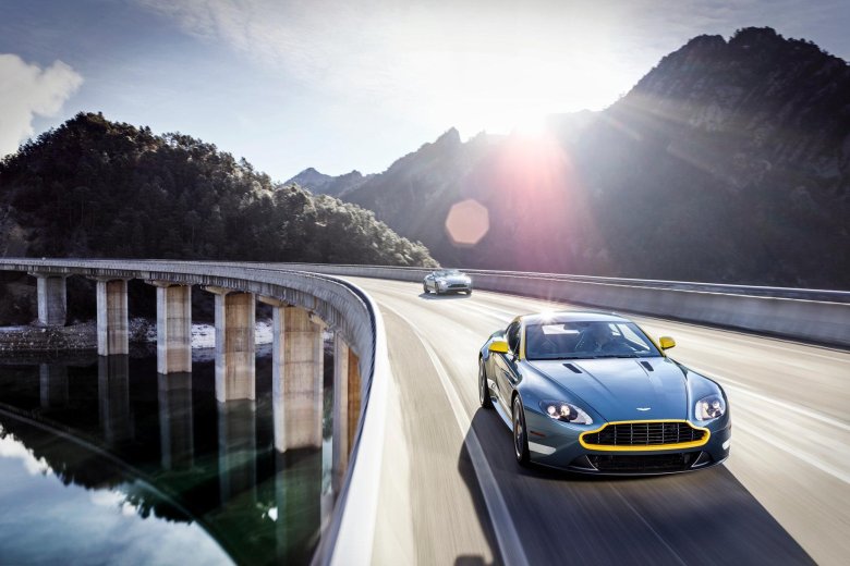 Aston martin v12 vantage s