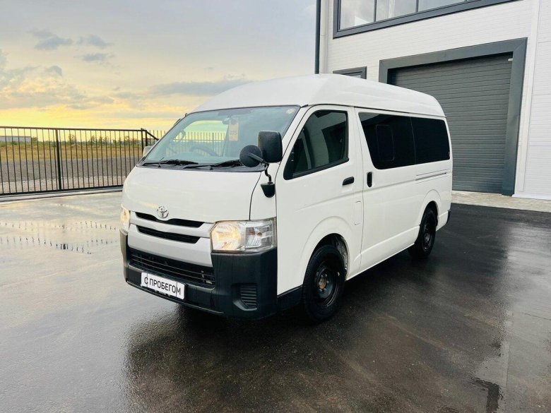 Микроавтобус toyota hiace