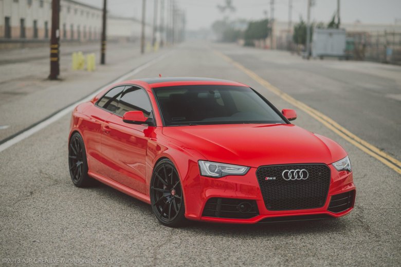 Audi rs5 красная